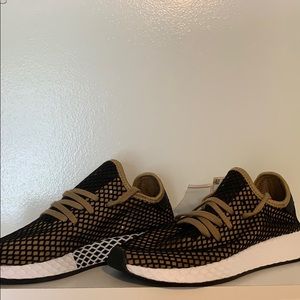 NWT Deerupt Runner Adidas Men’s 8.5
